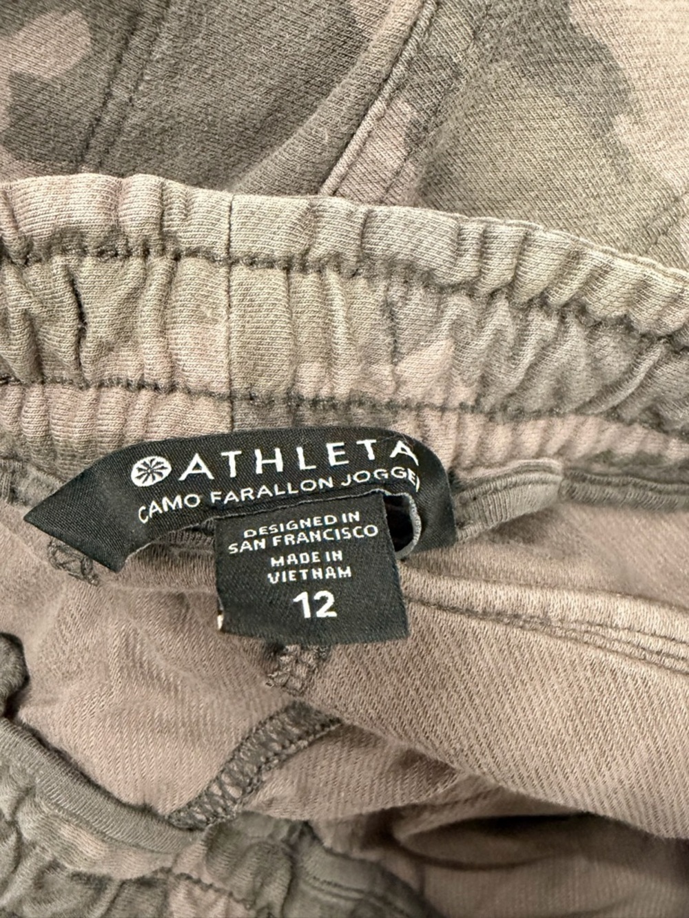 ATHLETA Camo Farallon Jogger Olive Green Size 12 - Picture 9 of 10